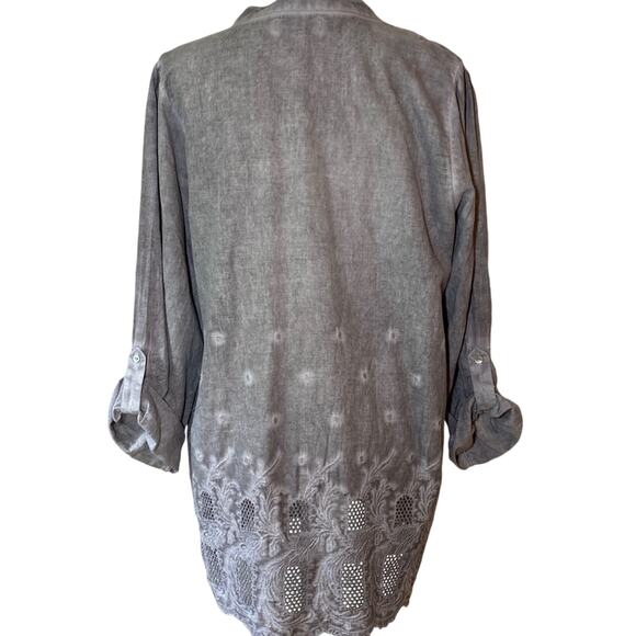 Sweet Magnolia Gray Embroidered Top Size Large - Picture 4 of 6